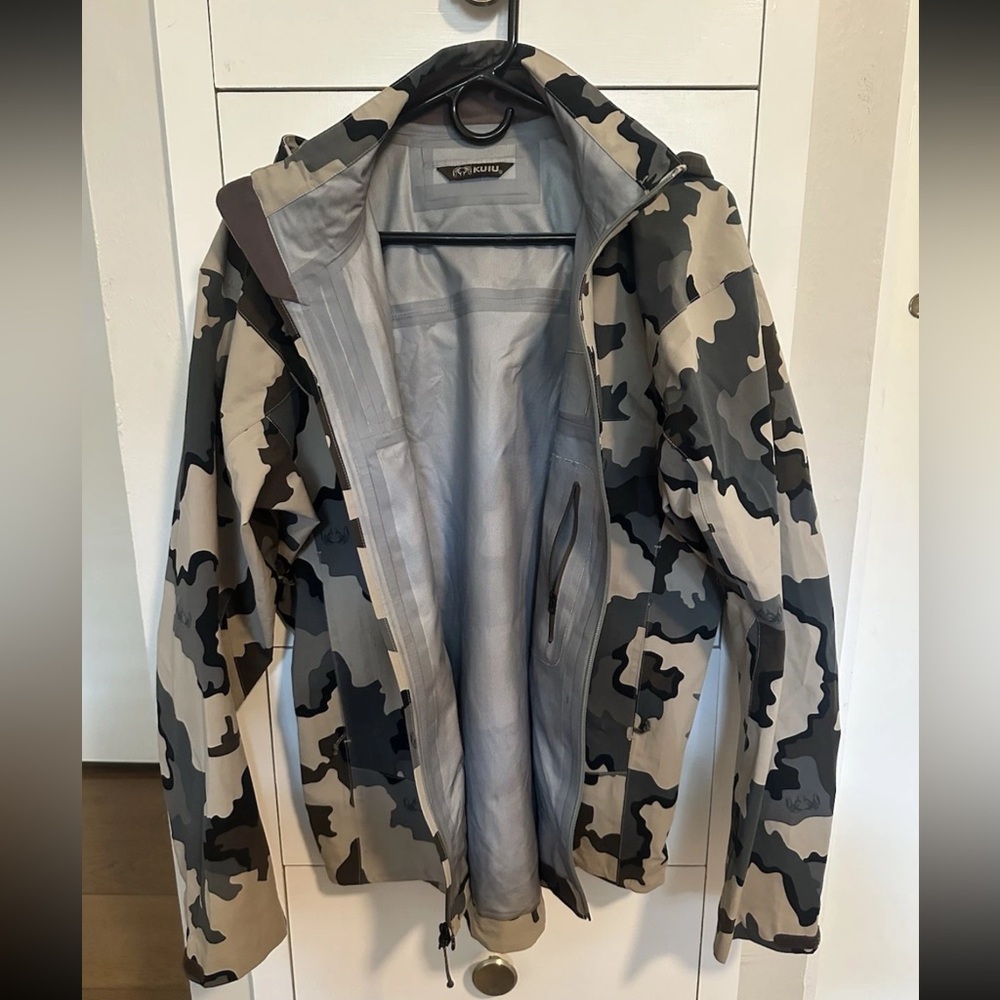 KUIU chugach jacket size L